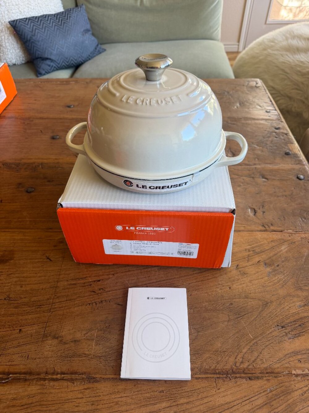 Le Creuset Signature Enameled Cast Iron 1 3/4 qt 9 1/2 " Bread Oven Meringue NEW